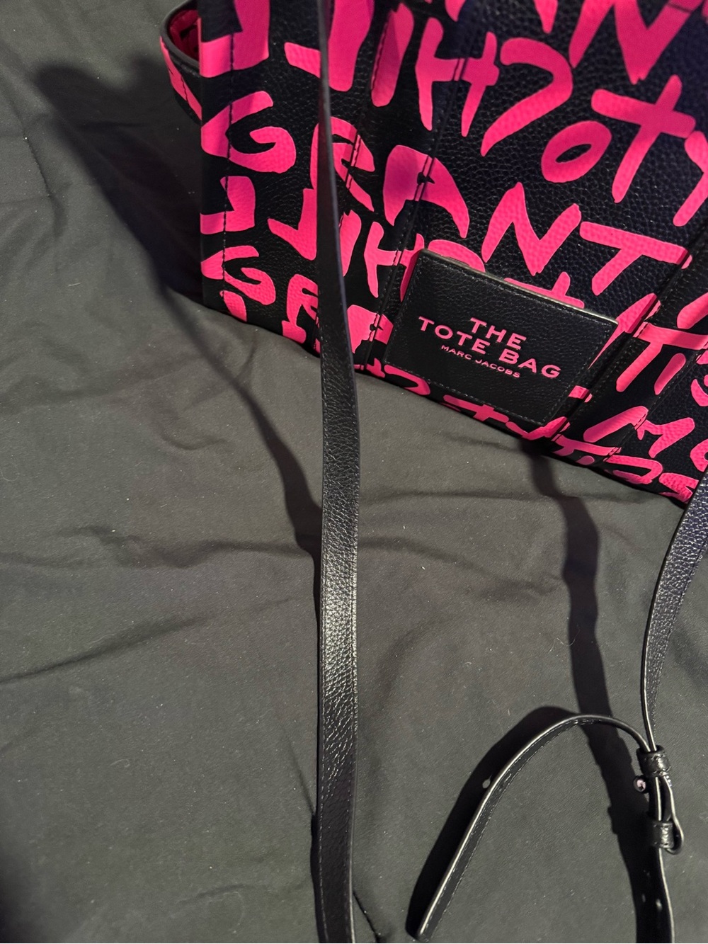 Marc Jacobs The Tote Bag Black with Hot Pink Graffiti Print - Picture 8 of 12
